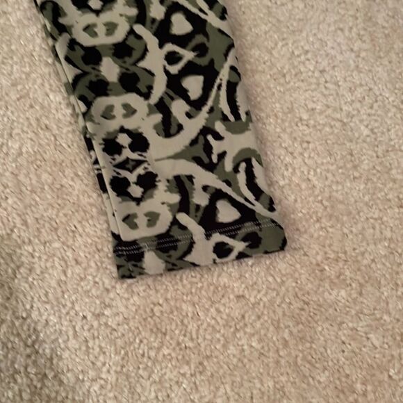 LULAROE LEGGINGS ONE SIZE 0/12 - Picture 6 of 10